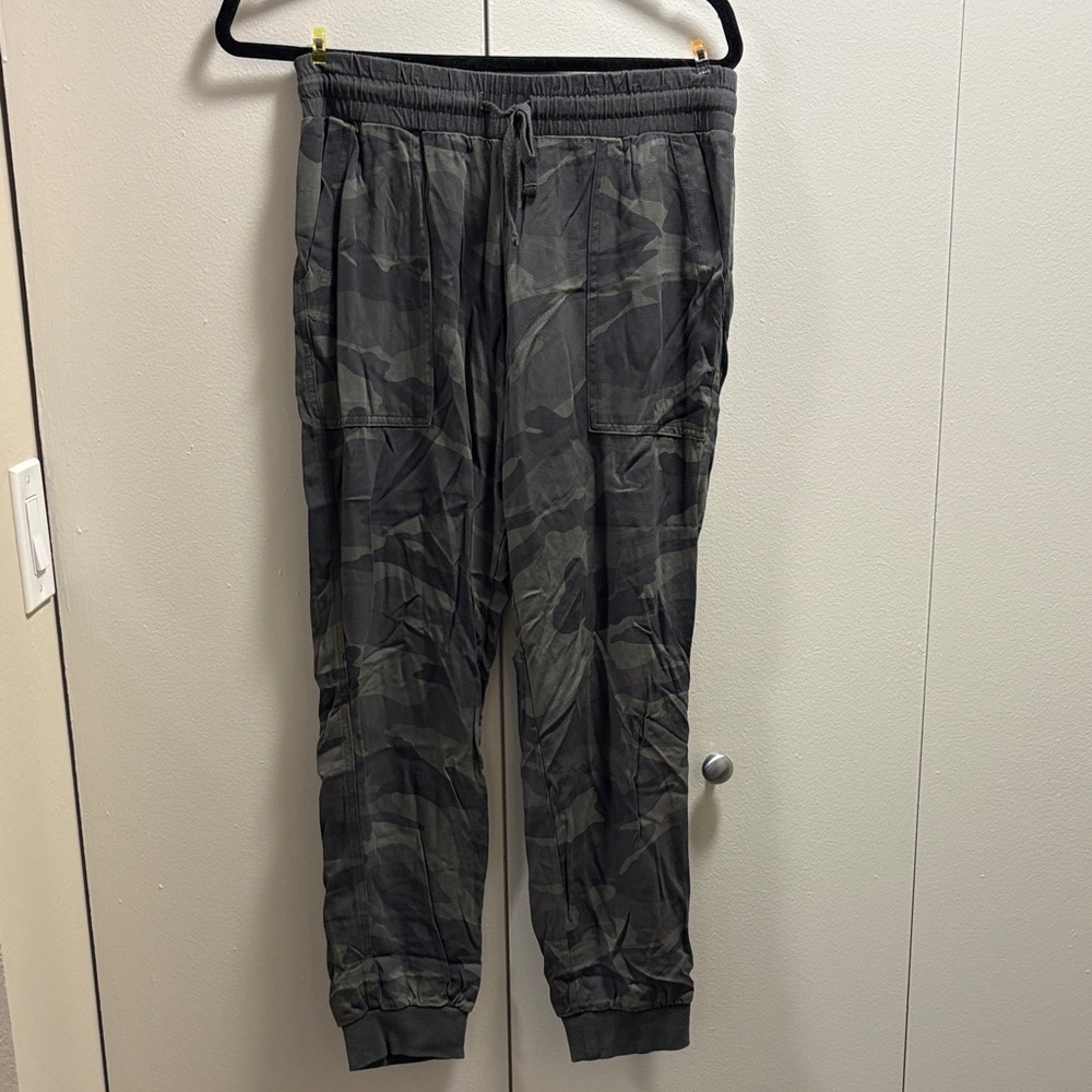 Splendid Dark Camouflage Cargo Joggers